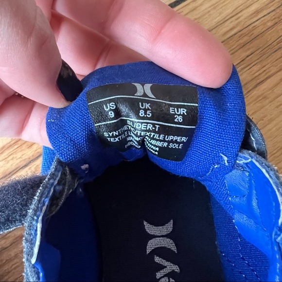 Hurley Velcro slip ons. - Picture 7 of 7